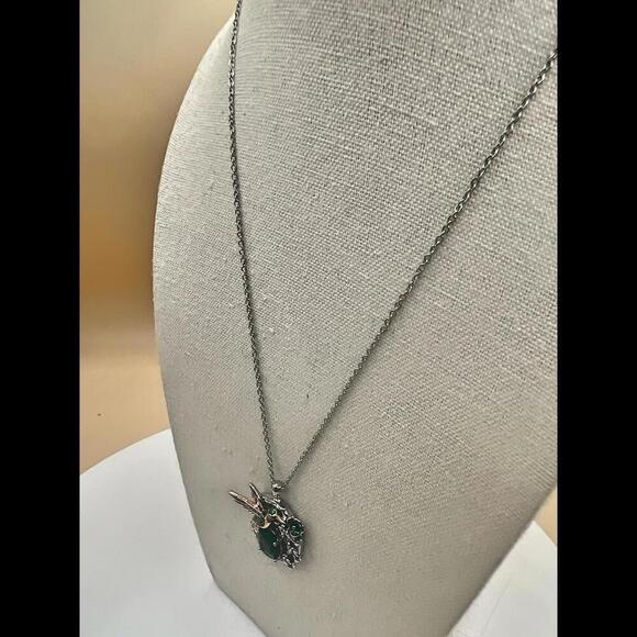 Stunning Hummingbird Pendant Necklace with Green Glass Gemstone - Picture 6 of 11